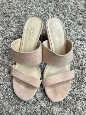 42 Gold Suede Block Heels Sz 7